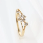 Anillo flor con diamantes 