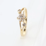 Anillo flor con diamantes 