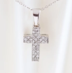 Cadena con colgante cruz con diamantes 