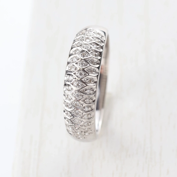 Anillo diamantes en pavé