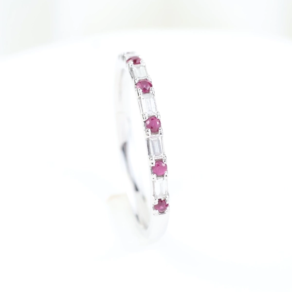 Anillo diamantes y rubies