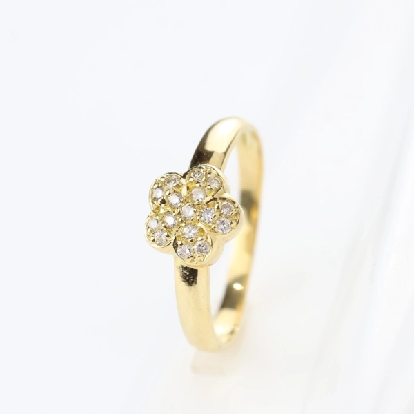 Anillo flor con diamantes 