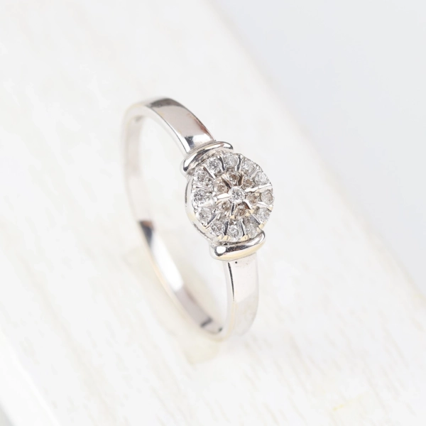 Anillo flor con diamantes 