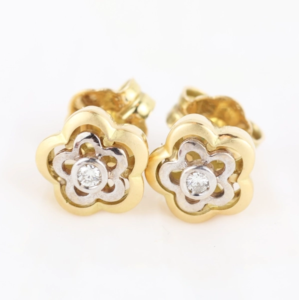 Pendientes flor con brillantes